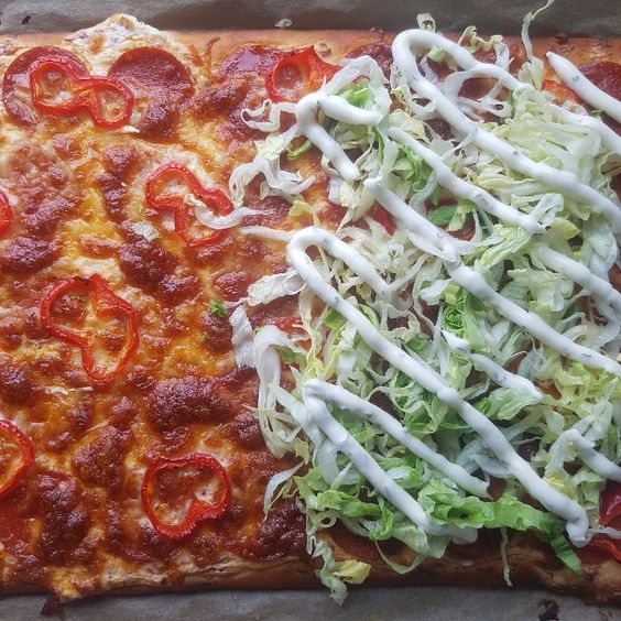 Pizza med hvid sovs. #hashtagmor