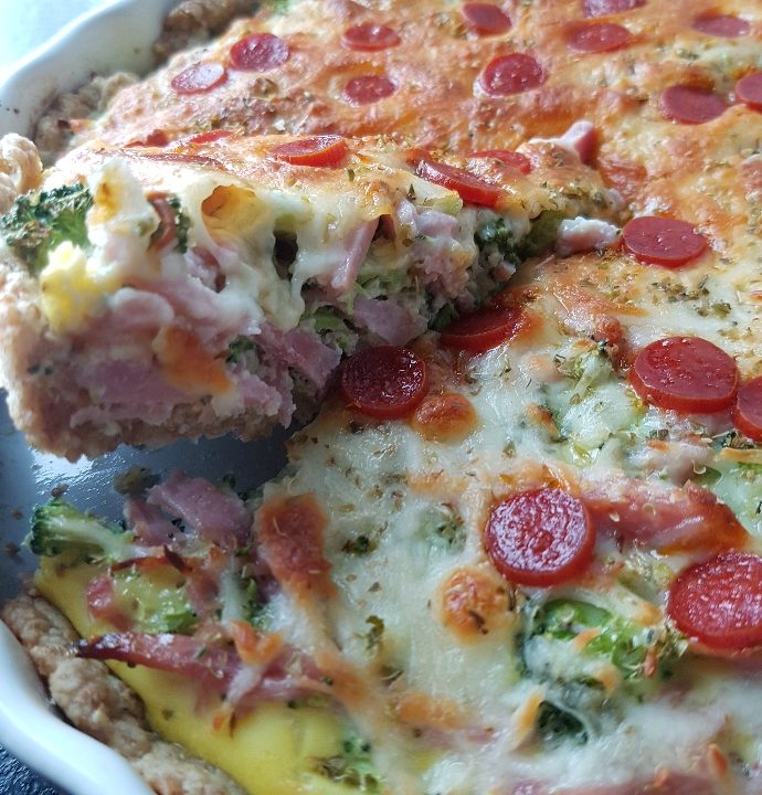 Pizza tærte med skinke og pepperoni – nem tærte opskrift