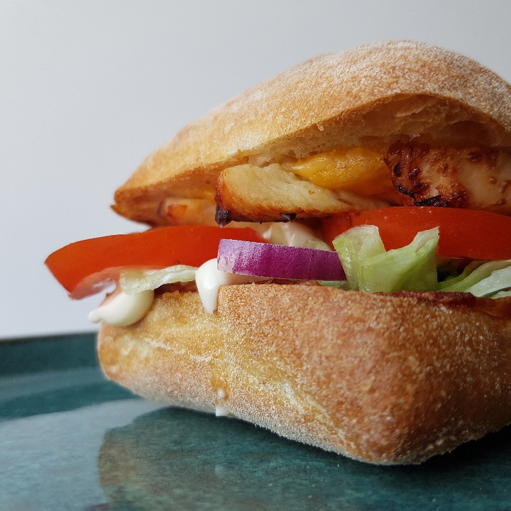 Sprøde sommersandwich med kylling og bacon #hashtagmor