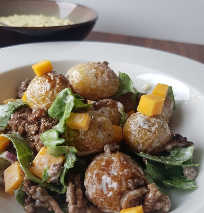 Cheeseburger kartoffelsalat – lækker dressing til kartoffelsalat