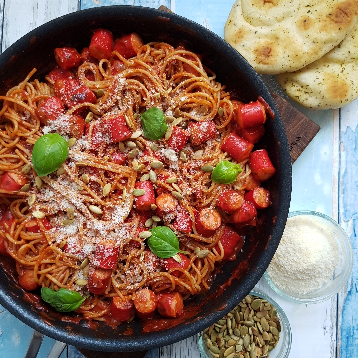 skør Romantik Parametre Nem og lækker spaghetti med pølser og tomatsovs. – #Hashtagmor