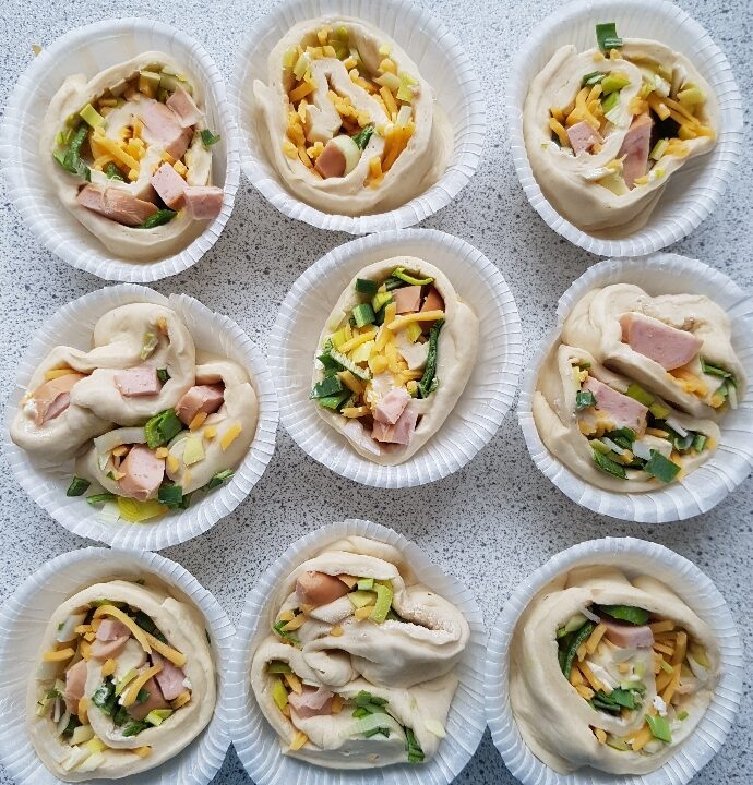 Madmuffins – med cheddarost og pølser.