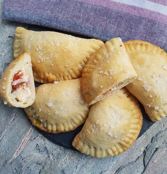 Pirogger med skinke og pikantost. Nem opskrift på pirogger til madpakken.