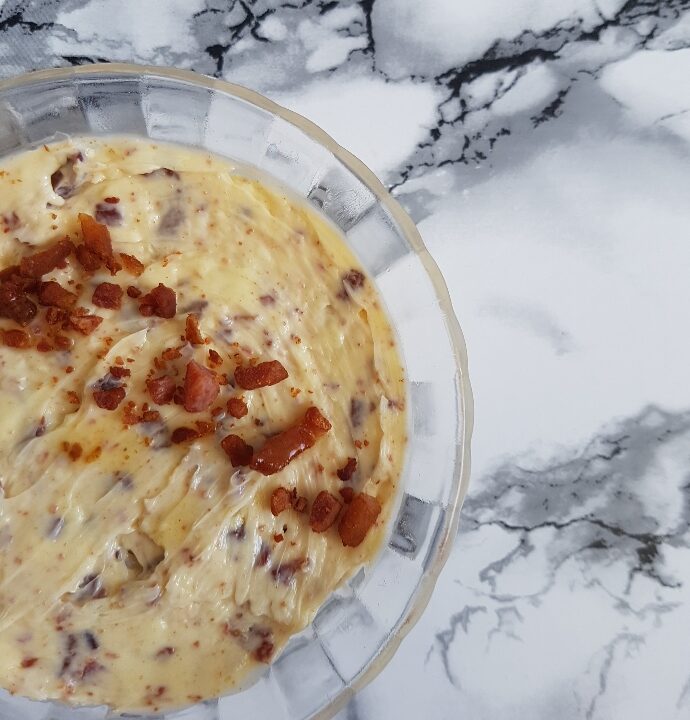 Baconsmør til dine kartofler. Opskrift på lækkert kryddersmør.