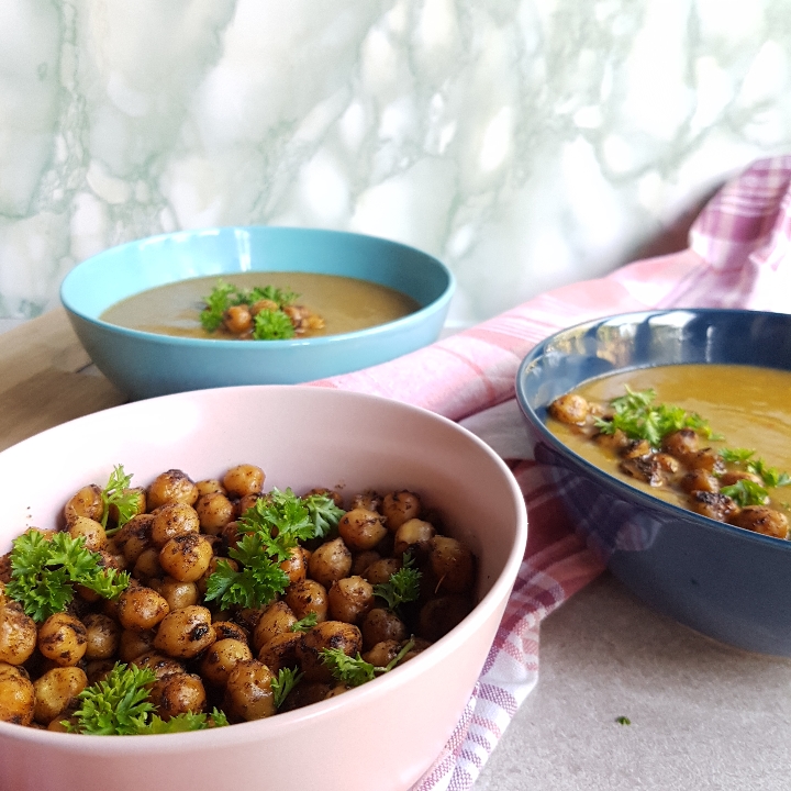 Lækker grøntsags suppe med kikærter - nem grøntsagssuppe opskrift.