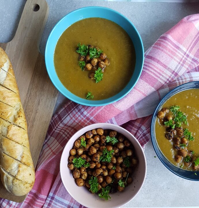 Lækker grøntsags suppe med kikærter – nem grøntsagssuppe opskrift.