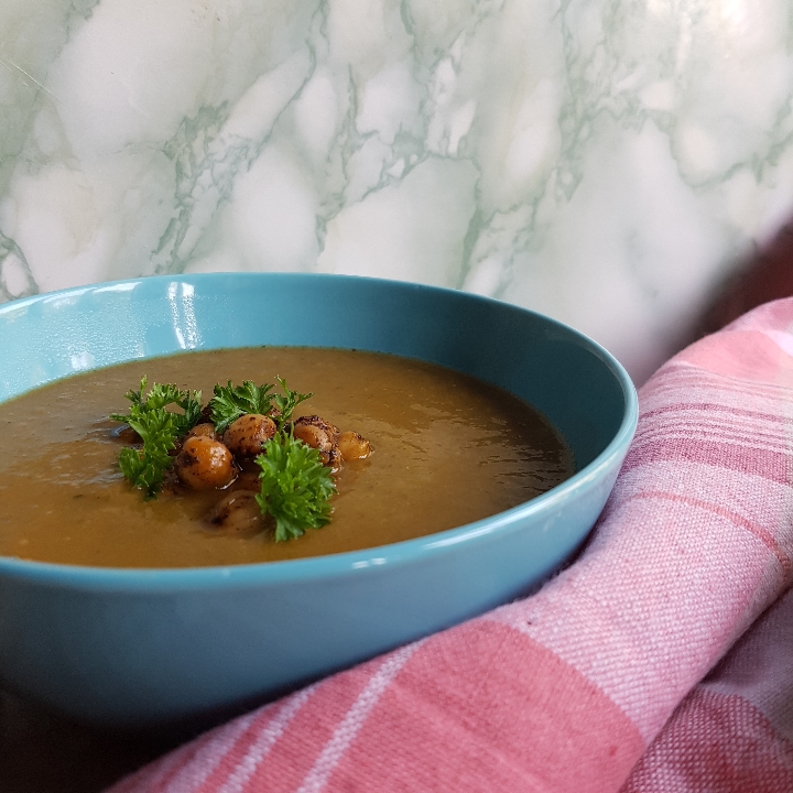 Super nem og lækker grøntsags suppe med kikærter