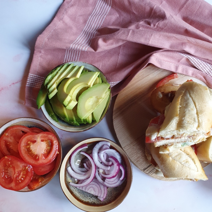Hjemmelavet sandwich med kylling - crispy chicken opskrift – #Hashtagmor