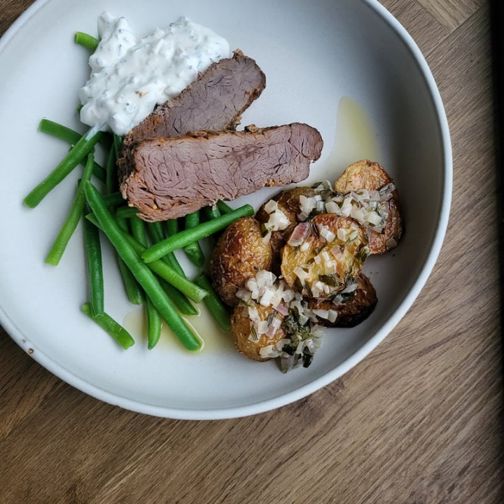 Bearnaise kartofler med flanksteak i ovn