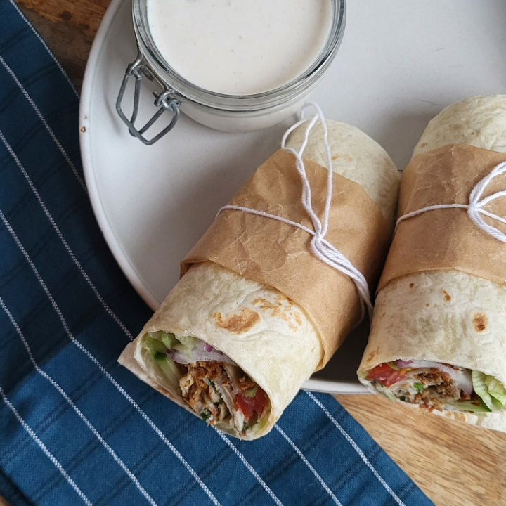 Wraps med kylling kebab, hjemmelavet kebabdressing og salat