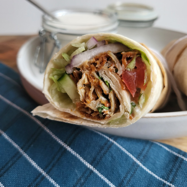 Wraps med kylling kebab, hjemmelavet kebabdressing og salat