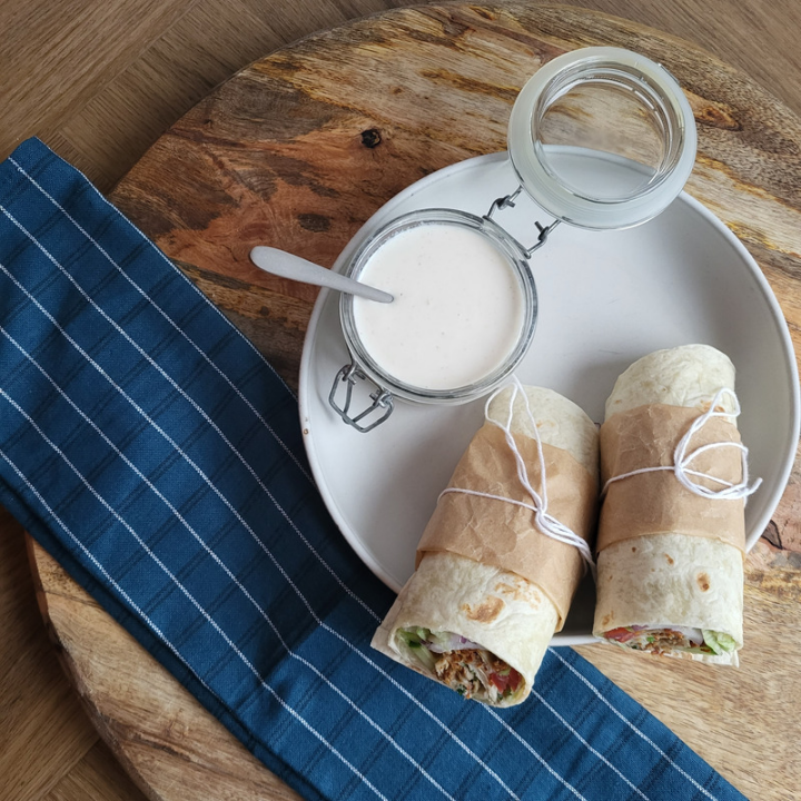 Wraps med kylling kebab, hjemmelavet kebabdressing og salat