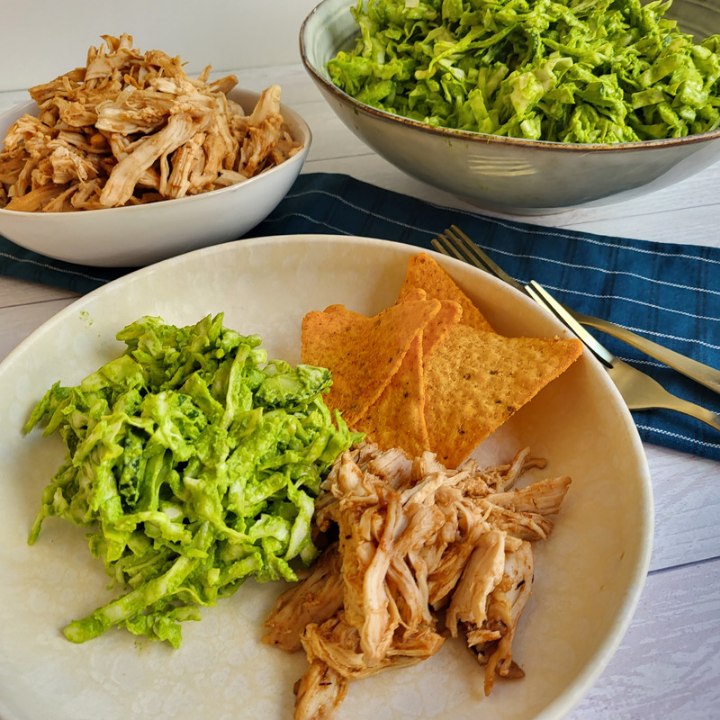 Green Goddess salat med pulled chicken - hurtig opskrift