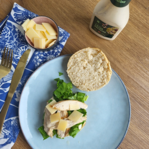 Cæsar burger med kylling, parmesanost og cæsardressing