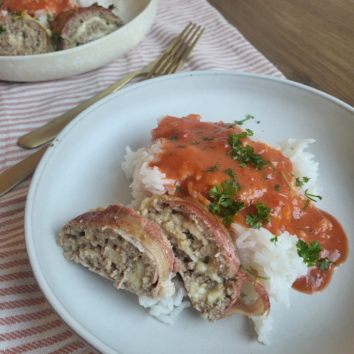 Kødrulle med tomatsovs og ris